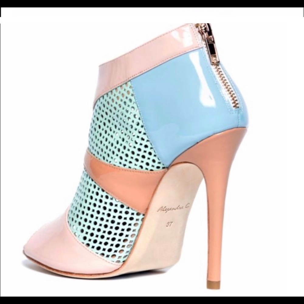 BEAUTIFUL ALEJANDRA G PATENT LEATHER HEEL